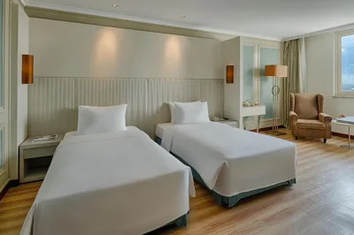 디럭스 트윈룸 — Windsor Plaza Hotel